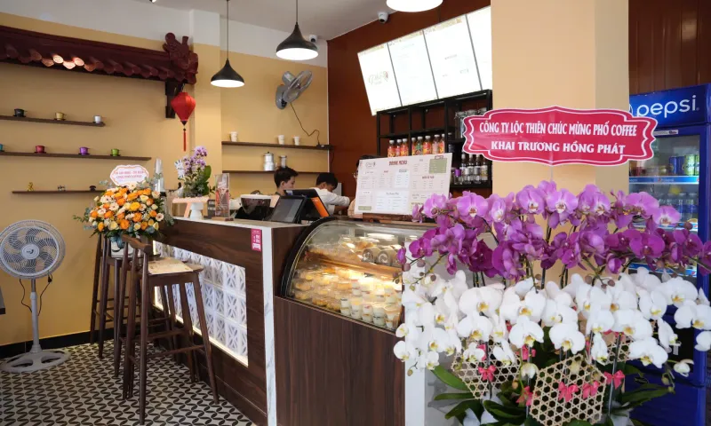 Pho Coffee interior, Di An